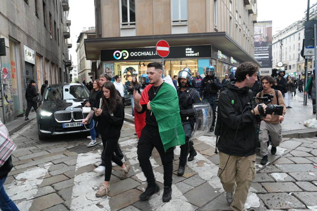 RECORD DATE NOT STATED IPA89862674 - Milan: Clashes and looting by hooded youths continued in the city center the day after the demonstration on Saturday, the 17th; many hooded individuals were detained and taken to police headquarters.  Copyright: xx xx IPA89862674.jpeg