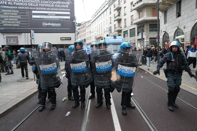 RECORD DATE NOT STATED IPA89862696 - Milan: Clashes and looting by hooded youths continued in the city center the day after the demonstration on Saturday, the 17th; many hooded individuals were detained and taken to police headquarters.  Copyright: xx xx IPA89862696.jpeg