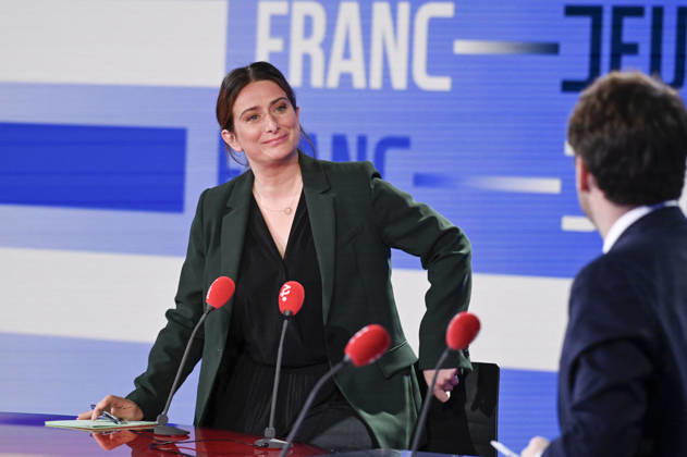 Marine Tondelier on Franc Jeu - Paris Leader of the Ecologists and French candidate for presidency Marine Tondelier poses for pictures for Franc Jeu on France 2 channel in Paris, France on October 18, 2026. Photo by Stephane Le Tellec ABACAPRESS.COM Paris France  Copyright: xLexTellecxStephane ABACAx