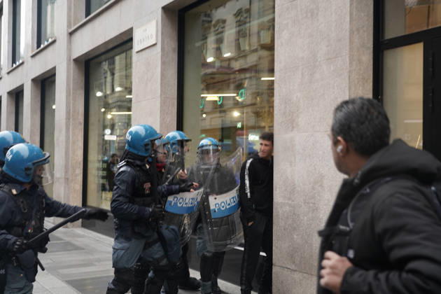 IPA89864108 - Milan: More clashes and looting by hooded youths in the city center the day after the demonstration on Saturday, the 17th; many hooded individuals were detained and taken to police headquarters  Copyright: xEmanuelexRobertoxDexCarlix xx IPA89864108