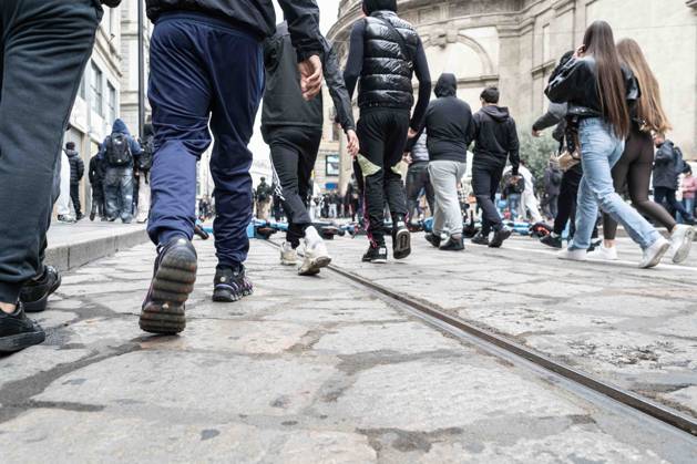 IPA89865081 - Milan: More Clashes and Looting by Hooded Youths in Downtown Milan the Day After the Protest on Saturday, the 17th  Copyright: xSTEFANOxDExGRANDISx xSTEFANOxDExGRANDISx IPA89865081
