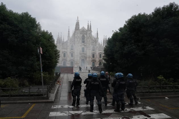 RECORD DATE NOT STATED IPA89866383 - Milan: Clashes and looting by hooded youths continued in the city center the day after the demonstration on Saturday, the 17th; many hooded individuals were detained and taken to police headquarters.  Copyright: xx xEmanuelexDexCarlix IPA89866383