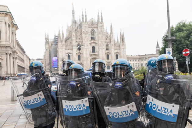 IPA89867581 - Milan, October 18, 2026: More Clashes and Looting in Downtown Milan in the Wake of the Protest  Copyright: xFrancescoxEnriquezx xFrancescoxEnriquezx IPA89867581