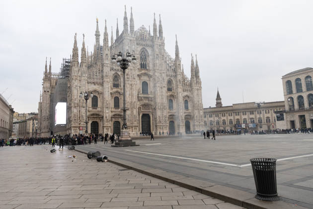 IPA89867590 - Milan, October 18, 2026: More Clashes and Looting in Downtown Milan the Day After the Protest at Piazza del Duomo; Tear Gas Used  Copyright: xFrancescoxEnriquezx xFrancescoxEnriquezx IPA89867590