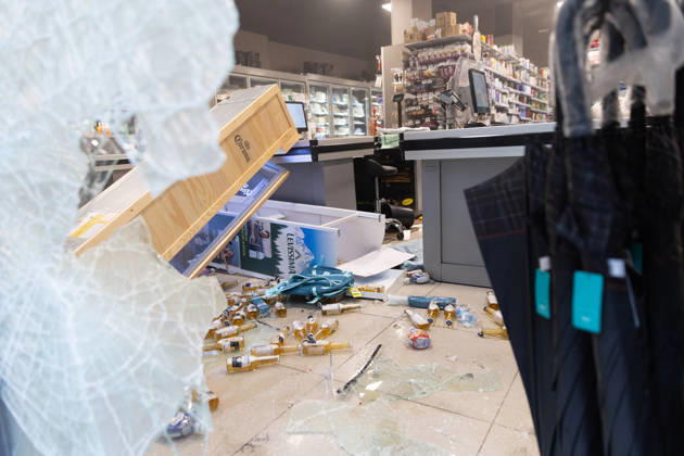 IPA89867655 - Milan, October 18, 2026: More Clashes and Looting in Downtown Milan the Day After the Protest; Pictured: Via Torino Rioters Storm the Carrefour Store  Copyright: xFrancescoxEnriquezx xFrancescoxEnriquezx IPA89867655