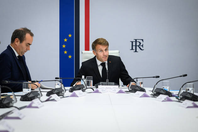 Interministerial Crisis Meeting at Elysee - Paris French Prime Minister Sebastien Lecornu and French President Emmanuel Macron attend an Interministerial Crisis Meeting chaired by French President at the Elysee Presidential Palace, in Paris, France on October 18, 2026 the day after riots and looting on the sidelines of nationwide protests against the high cost of living . Photo by Eric Tschaen Pool ABACAPRESS.COM Paris France  Copyright: xTschaenxEric Pool ABACAx