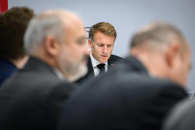 Interministerial Crisis Meeting at Elysee - Paris French President Emmanuel Macron attend an Interministerial Crisis Meeting chaired by French President at the Elysee Presidential Palace, in Paris, France on October 18, 2026 the day after riots and looting on the sidelines of nationwide protests against the high cost of living . Photo by Eric Tschaen Pool ABACAPRESS.COM Paris France  Copyright: xTschaenxEric Pool ABACAx