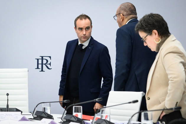 Interministerial Crisis Meeting at Elysee - Paris French Prime Minister Sebastien Lecornu and French Interior Minister Laurent Nunez, attend an Interministerial Crisis Meeting chaired by French President at the Elysee Presidential Palace, in Paris, France on October 18, 2026 the day after riots and looting on the sidelines of nationwide protests against the high cost of living . Photo by Eric Tschaen Pool ABACAPRESS.COM Paris France  Copyright: xTschaenxEric Pool ABACAx