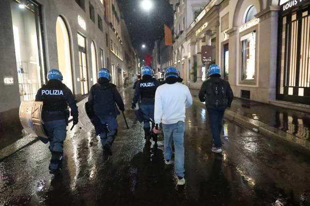RECORD DATE NOT STATED IPA89870080 - Milan: More clashes and looting by hooded youths in the city center the day after the demonstration on Saturday, the 17th; many hooded individuals were detained and taken to police headquarters  Copyright: xx xFrancescoxEnriquezx IPA89870080.jpeg