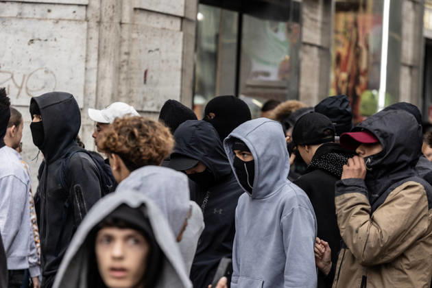 Police detain 160 as unrest continues for second day in Milan MILAN, ITALY - OCTOBER 18: Police carry out numerous detentions and arrests as protesters, including many young demonstrators, flee from law enforcement during urban unrest following demonstrations against the high cost of living in Milan, Italy, on October 18, 2026. Damage to shops and public property was reported across the city amid the clashes. Andrea Carrubba Anadolu Milan Italy. Editorial use only. Please get in touch for any other usage.  Copyright: x2026xAnadoluxAndreaxCarrubbax