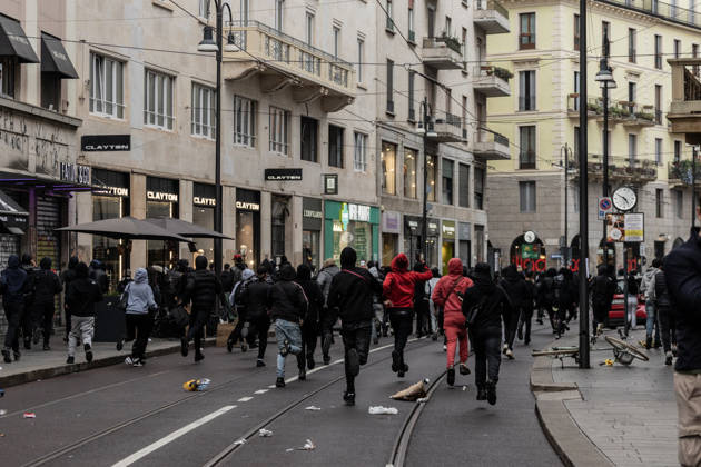 Police detain 160 as unrest continues for second day in Milan MILAN, ITALY - OCTOBER 18: Police carry out numerous detentions and arrests as protesters, including many young demonstrators, flee from law enforcement during urban unrest following demonstrations against the high cost of living in Milan, Italy, on October 18, 2026. Damage to shops and public property was reported across the city amid the clashes. Andrea Carrubba Anadolu Milan Italy. Editorial use only. Please get in touch for any other usage.  Copyright: x2026xAnadoluxAndreaxCarrubbax