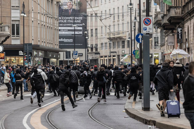Police detain 160 as unrest continues for second day in Milan MILAN, ITALY - OCTOBER 18: Police carry out numerous detentions and arrests as protesters, including many young demonstrators, flee from law enforcement during urban unrest following demonstrations against the high cost of living in Milan, Italy, on October 18, 2026. Damage to shops and public property was reported across the city amid the clashes. Andrea Carrubba Anadolu Milan Italy. Editorial use only. Please get in touch for any other usage.  Copyright: x2026xAnadoluxAndreaxCarrubbax