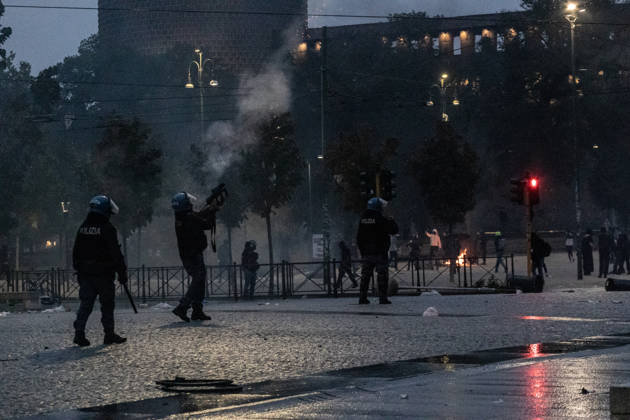 Police detain 160 as unrest continues for second day in Milan MILAN, ITALY - OCTOBER 18: Police carry out numerous detentions and arrests as protesters, including many young demonstrators, flee from law enforcement during urban unrest following demonstrations against the high cost of living in Milan, Italy, on October 18, 2026. Damage to shops and public property was reported across the city amid the clashes. Andrea Carrubba Anadolu Milan Italy. Editorial use only. Please get in touch for any other usage.  Copyright: x2026xAnadoluxAndreaxCarrubbax