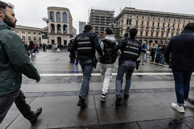 Police detain 160 as unrest continues for second day in Milan MILAN, ITALY - OCTOBER 18: Police carry out numerous detentions and arrests as protesters, including many young demonstrators, flee from law enforcement during urban unrest following demonstrations against the high cost of living in Milan, Italy, on October 18, 2026. Damage to shops and public property was reported across the city amid the clashes. Andrea Carrubba Anadolu Milan Italy. Editorial use only. Please get in touch for any other usage.  Copyright: x2026xAnadoluxAndreaxCarrubbax