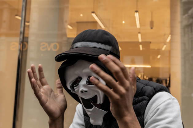 Police detain 160 as unrest continues for second day in Milan MILAN, ITALY - OCTOBER 18: A protester is seen wearing a mask as young protesters flee from police as they run through the streets, damaging shops and public property during urban unrest in Milan, Italy, on October 18, 2026, a day after protests against the rising cost of living. Groups threw stones, bottles, firecrackers and barriers at officers, who responded with tear gas and water cannon. Shops were damaged and looted around the city center, while a Carabinieri vehicle was destroyed. Andrea Carrubba Anadolu Milan Italy. Editorial use only. Please get in touch for any other usage. Copyright: x2026xAnadoluxAndreaxCarrubbax