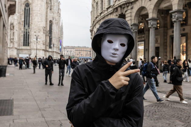Police detain 160 as unrest continues for second day in Milan MILAN, ITALY - OCTOBER 18: A protester is seen wearing a mask during a protest in Milan, Italy, on October 18, 2026, a day after protests against the rising cost of living. Groups threw stones, bottles, firecrackers and barriers at officers, who responded with tear gas and water cannon. Shops were damaged and looted around the city center, while a Carabinieri vehicle was destroyed. Andrea Carrubba Anadolu Milan Italy. Editorial use only. Please get in touch for any other usage.  Copyright: x2026xAnadoluxAndreaxCarrubbax