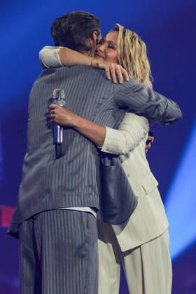 Schlagerboom 2026 - Alles funkelt! Alles glitzert! am 17.10.2026 in der Westfalenhalle in Dortmund Helene Fischer und Florian Silbereisen umarmen sich Foto: osnapix Marcus Hirnschal Schlagerboom 2026 - Alles funkelt! Alles glitzert!