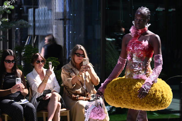 MELBOURNE FASHION WEEK PREVIEW, A model walks the runway during a 2026 Melbourne Fashion Week Runway Preview, at Sky Park, Melbourne, Monday, October 19, 2026. The preview features a selection of the upcoming collections that will appear on M FW runways including designers OUT OF HAND x Lisa Waup, Ebony Noire, Van Ermel Scherer, Perple, Gotham, Wilson Jedd Adams, Asiyam, Atoir, NGALI, Kuwaii, HoMie, Collective Closets x Mariam Farah, TOJHÃÄ, Amy Cottrell, BAAQIY and Sean Rentero. ( NO ARCHIVING MELBOURNE VICTORIA Australia Copyright: xJOELxCARRETTx 20261019129554247437