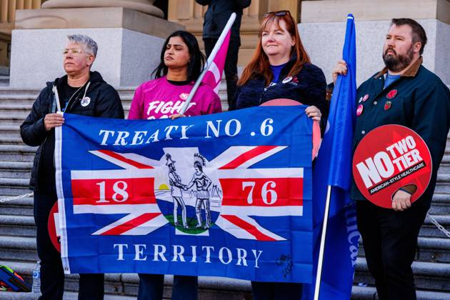 October 18, 2026, Edmonton, Alberta, Canada: Supporters display the Treaty 6 flag at the Alberta Federation of Labour s Canada Unity Rally ahead of the Alberta Referendum..With less than 24 hours until Referendum voting starts, the Alberta Federation of Labour and Fight Back supporters rallied at the Alberta Legislature grounds to support a Unified Alberta in Canada and oppose the prospect of separation from Canada. The group is opposed to the 9 other questions on the Alberta referendum ballots. Edmonton Canada  - ZUMAs197 20261018_aaa_s197_668 Copyright: xRonxPalmerx