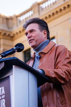 October 18, 2026, Edmonton, Alberta, Canada: Thomas Lukaszuk (Forever Canada) speaks at the Alberta Federation of Labour s Canadian Unity Rally, ahead of the Alberta Referendum..With less than 24 hours until Referendum voting starts, the Alberta Federation of Labour and Fight Back supporters rallied at the Alberta Legislature grounds to support a Unified Alberta in Canada and oppose the prospect of separation from Canada. The group is opposed to the 9 other questions on the Alberta referendum ballots. Edmonton Canada - ZUMAs197 20261018_aaa_s197_660 Copyright: xRonxPalmerx