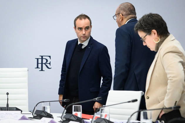 Sébastien Lecornu, Prime Minister, and Laurent Nunez, Minister of the Interior, at an interministerial RIM crisis meeting following the incidents, looting, and vandalism associated with the demonstrations on October 17, 2026, in Paris, October 18, 2026 Eric Tschaen Pool Bestimage Interministerial Crisis Meeting (RIM) in response to the incidents, looting, and vandalism associated with the demonstrations on October 17, 2026, Paris, France Copyright: xEricxTschaenx xPoolx xBestimagexEricxTschaenx xPoolx xBestimagex