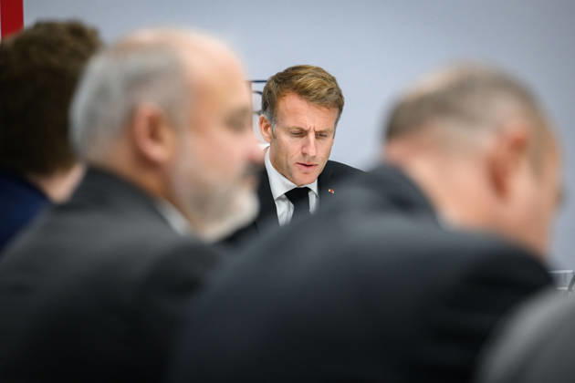 President Emmanuel Macron at an interministerial RIM crisis meeting following the incidents, looting, and vandalism associated with the demonstrations on October 17, 2026, in Paris, October 18, 2026 Eric Tschaen Pool Bestimage Interministerial Crisis Meeting (RIM) in response to the incidents, looting, and vandalism associated with the demonstrations on October 17, 2026, Paris, France Copyright: xEricxTschaenx xPoolx xBestimagexEricxTschaenx xPoolx xBestimagex