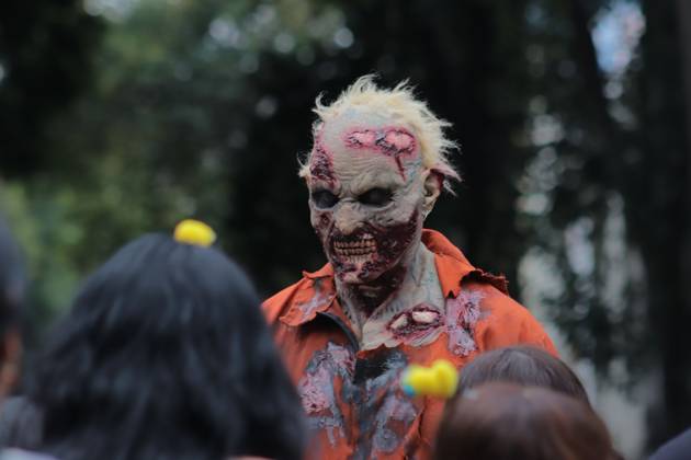 October 18, 2026, Mexico City, Mexico: MEXICO Mexico City, MEXICO - OCTOBER 18, 2026: Participants in the 19th annual Zombie Walk Mexico 2026, dressed as the living dead, monsters, and horror characters, gather at the Monument to the Revolution in Mexico City. Mexico City Mexico - ZUMAq101 20261018_zna_q101_255 Copyright: xCarlosxSantiagox