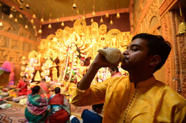 October 19, 2026, Prayagraj, Uttar Pradesh, India: Prayagraj: Devotee perform Sandhi Puja at a Community Pandal on the occasion of Maha Navami during Durga Puja Festival, in Prayagraj on Monday, October 19, 2026. Prayagraj India  - ZUMAv115 20261019_zap_v115_026 Copyright: xPrabhatxKumarxVermax