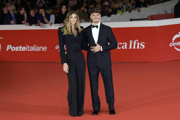 Fabio Di Giannantonio mit Partnerin Jay Carol Gigli bei der Premiere des Dokumentarfilms In un battito auf dem 21. Internationalen Filmfestival von Rom Festa del Cinema di Roma 2026 im Auditorium Parco della Musica. Rom, 18.10.2026