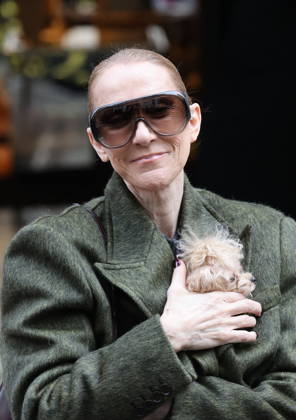 Céline Dion leaves the Royal Monceau hotel with her sons Nelson and Eddy and her dog the day after her final concert in Paris on October 19, 2026. Cyril Moreau, Bestimage. Céline Dion leaves the Royal Monceau hotel with her sons Nelson and Eddy and her dog, the day after her final concert in Paris on October 19, 2026, Paris, France  Copyright: xCYRILxMOREAUx xBESTIMAGExCYRILxMOREAUx xBESTIMAGEx