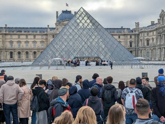 Protesters block Louvre entrances in support of nationwide student movement in Paris PARIS, FRANCE - OCTOBER 19: Protesters block the entrances to the Louvre Museum to express their support for a nationwide high school student protest movement and denounce what they describe as police repression in Paris, France, on October 19, 2026. Luc Auffret Anadolu Paris France. Editorial use only. Please get in touch for any other usage.  Copyright: x2026xAnadoluxLucxAuffretx