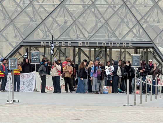 Protesters block Louvre entrances in support of nationwide student movement in Paris PARIS, FRANCE - OCTOBER 19: Protesters block the entrances to the Louvre Museum to express their support for a nationwide high school student protest movement and denounce what they describe as police repression in Paris, France, on October 19, 2026. Luc Auffret Anadolu Paris France. Editorial use only. Please get in touch for any other usage.  Copyright: x2026xAnadoluxLucxAuffretx