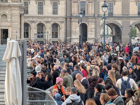Protesters block Louvre entrances in support of nationwide student movement in Paris PARIS, FRANCE - OCTOBER 19: Protesters block the entrances to the Louvre Museum to express their support for a nationwide high school student protest movement and denounce what they describe as police repression in Paris, France, on October 19, 2026. Luc Auffret Anadolu Paris France. Editorial use only. Please get in touch for any other usage.  Copyright: x2026xAnadoluxLucxAuffretx