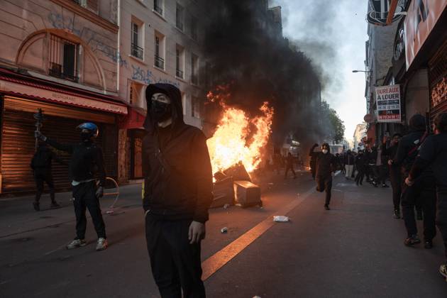 October 18, 2026, Paris, France: PARIS, FRANCE - OCTOBER 18, 2026: Protesters clash with police near Place de la RÃ publique in Paris during a protest against austerity. Protesters set up makeshift barricades and start fires in the square and surrounding streets. After police clear the square, protesters attack nearby shops. Paris France - ZUMAq101 20261018_zna_q101_291 Copyright: xOualidxAbdellaouix