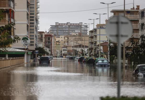 The Valencian Regional Government is preparing a lockdown order for the southern coast of Valencia and the northern coast of Alicante due to the rains. A flooded area, as of October 19, 2026, in Guardamar de la Safor, Valencia, Valencian Community, Spain. The Valencian Regional Government is preparing a lockdown order for the southern coast of Valencia and the northern coast of Alicante in response to the emergency declared due to the rains brought by Storm Adam, as announced by the Regional Minister of Emergencies and the Interior early this morning, October 19, from the Emergency Coordination Center (CCE) OCTOBER 19, 2026 Valencia, Valencian Community Valencia, Valencian Community, Spain Copyright: xRoberxSolsonax 7855288