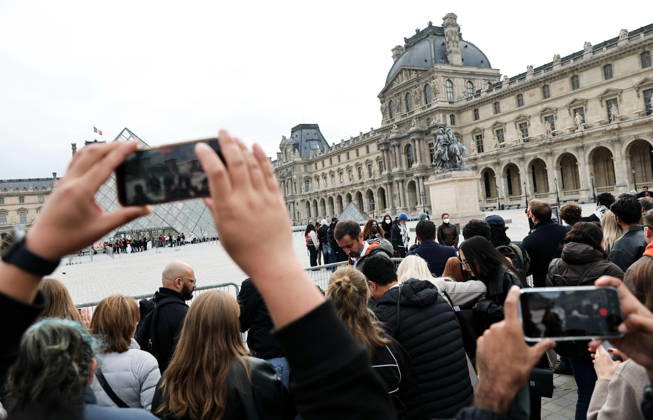 (261019) -- PARIS, Oct. 19, 2026 -- Tourists gather in front of the Louvre Museum in Paris, France, Oct. 19, 2026. In Paris, the entrance to the Louvre Museum was blocked by student protesters on Monday morning, French daily Le Parisien reported, citing the museum s management and two trade unions. According to the trade union General Confederation of Labour, the museum would remain closed at least until noon. ) FRANCE-PARIS-LOUVRE MUSEUM-PROTEST WuxHuiwo 