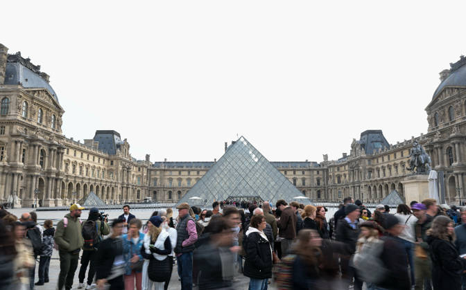 (261019) -- PARIS, Oct. 19, 2026 -- Tourists gather in front of the Louvre Museum in Paris, France, Oct. 19, 2026. In Paris, the entrance to the Louvre Museum was blocked by student protesters on Monday morning, French daily Le Parisien reported, citing the museum s management and two trade unions. According to the trade union General Confederation of Labour, the museum would remain closed at least until noon. ) FRANCE-PARIS-LOUVRE MUSEUM-PROTEST WuxHuiwo 