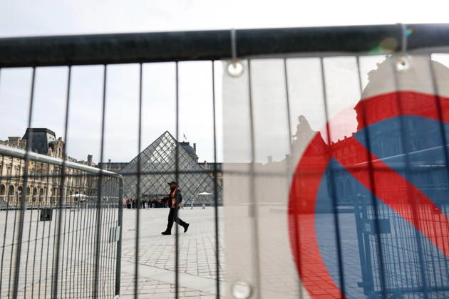 (261019) -- PARIS, Oct. 19, 2026 -- Security personnel stand guard in front of the Louvre Museum in Paris, France, Oct. 19, 2026. In Paris, the entrance to the Louvre Museum was blocked by student protesters on Monday morning, French daily Le Parisien reported, citing the museum s management and two trade unions. According to the trade union General Confederation of Labour, the museum would remain closed at least until noon. ) FRANCE-PARIS-LOUVRE MUSEUM-PROTEST WuxHuiwo 