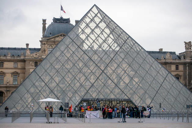Blockade of The Louvre Museum by Students - Paris Protesters block the entrances to the Louvre Museum to express their support for a nationwide high school student protest movement and denounce what they describe as police repression in Paris, France, on October 19, 2026. Photo by Denis Prezat ABACAPRESS.COM Paris France  Copyright: xPrezatxDenis ABACAx
