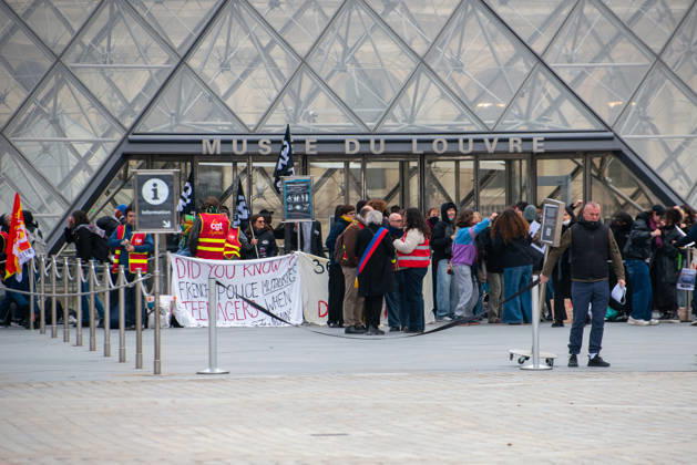 Blockade of The Louvre Museum by Students - Paris Protesters block the entrances to the Louvre Museum to express their support for a nationwide high school student protest movement and denounce what they describe as police repression in Paris, France, on October 19, 2026. Photo by Denis Prezat ABACAPRESS.COM Paris France  Copyright: xPrezatxDenis ABACAx