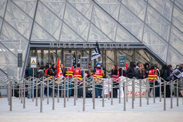 Blockade of The Louvre Museum by Students - Paris Protesters block the entrances to the Louvre Museum to express their support for a nationwide high school student protest movement and denounce what they describe as police repression in Paris, France, on October 19, 2026. Photo by Denis Prezat ABACAPRESS.COM Paris France  Copyright: xPrezatxDenis ABACAx