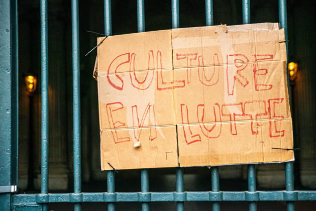 Blockade of The Louvre Museum by Students - Paris Protesters block the entrances to the Louvre Museum to express their support for a nationwide high school student protest movement and denounce what they describe as police repression in Paris, France, on October 19, 2026. Photo by Denis Prezat ABACAPRESS.COM Paris France  Copyright: xPrezatxDenis ABACAx
