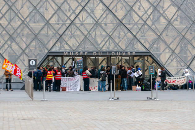 Blockade of The Louvre Museum by Students - Paris Protesters block the entrances to the Louvre Museum to express their support for a nationwide high school student protest movement and denounce what they describe as police repression in Paris, France, on October 19, 2026. Photo by Denis Prezat ABACAPRESS.COM Paris France  Copyright: xPrezatxDenis ABACAx