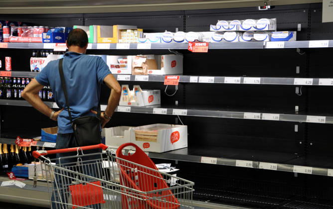 IPA89910082 - Palermo. Truckers strike leaves shelves empty at a supermarket in the Zisa neighborhood; fruit, vegetables, and dairy products are sold out.  Copyright: xx xAlessandroxFucarinix IPA89910082