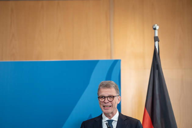 Christian Sewing, CEO Deutsche Bank AG;Übergabe Standortbericht der Initiative Made for Germany an Bundeswirtschaftsministerin, Berlin Berlin Deutschland BMWI