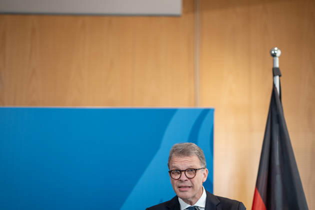 Christian Sewing, CEO Deutsche Bank AG;Übergabe Standortbericht der Initiative Made for Germany an Bundeswirtschaftsministerin, Berlin Berlin Deutschland BMWI