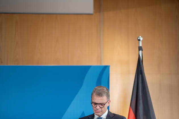Christian Sewing, CEO Deutsche Bank AG;Übergabe Standortbericht der Initiative Made for Germany an Bundeswirtschaftsministerin, Berlin Berlin Deutschland BMWI
