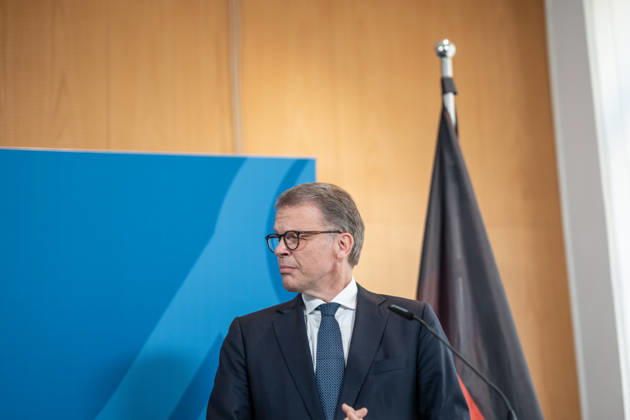 Christian Sewing, CEO Deutsche Bank AG;Übergabe Standortbericht der Initiative Made for Germany an Bundeswirtschaftsministerin, Berlin Berlin Deutschland BMWI