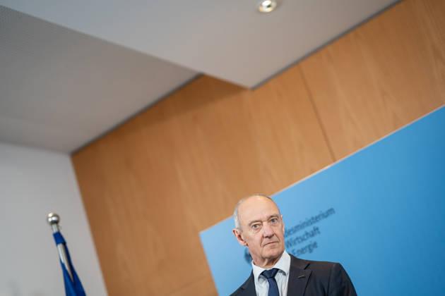 Roland Busch, CEO Siemens AG;Übergabe Standortbericht der Initiative Made for Germany an Bundeswirtschaftsministerin, Berlin Berlin Deutschland BMWI