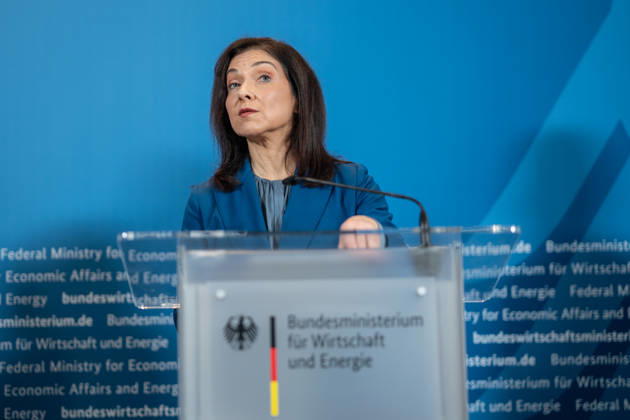 Katherina Reiche, Bundesministerin für Wirtschaft und Energie;Übergabe Standortbericht der Initiative Made for Germany an Bundeswirtschaftsministerin, Berlin Berlin Deutschland BMWI